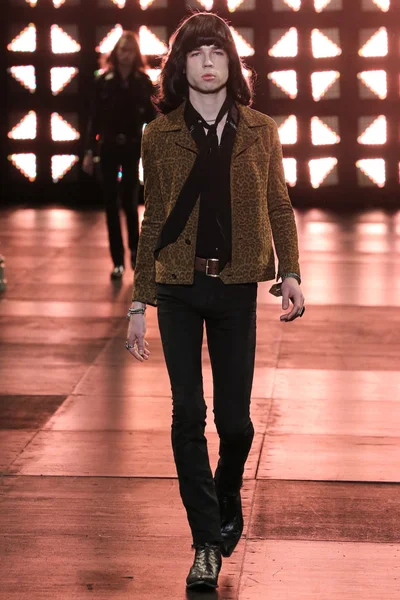 Look 10